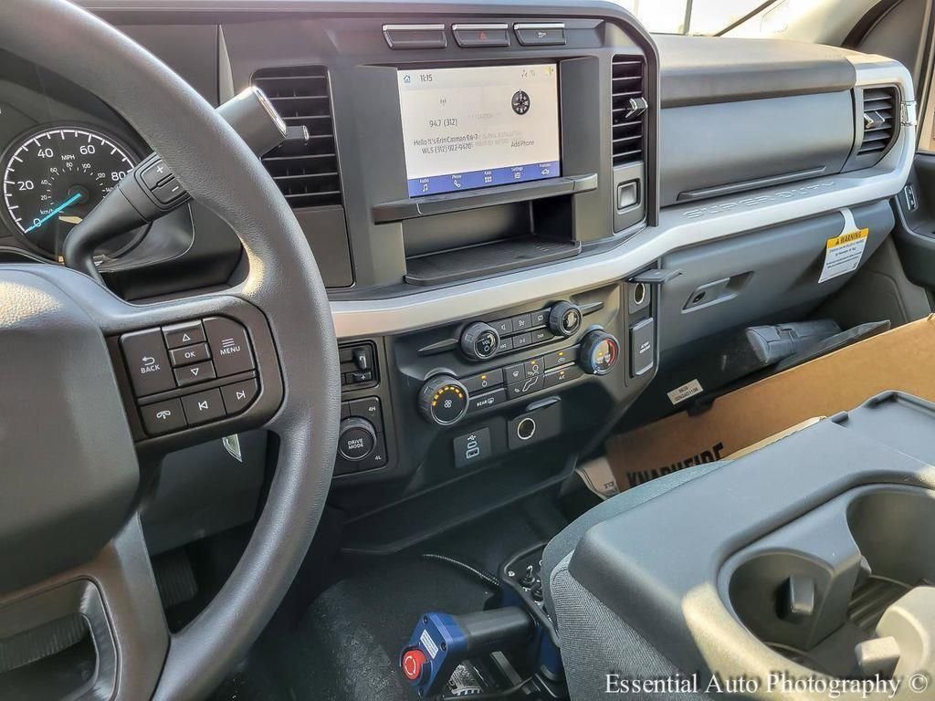 New 2023 White Ford XLT image 17