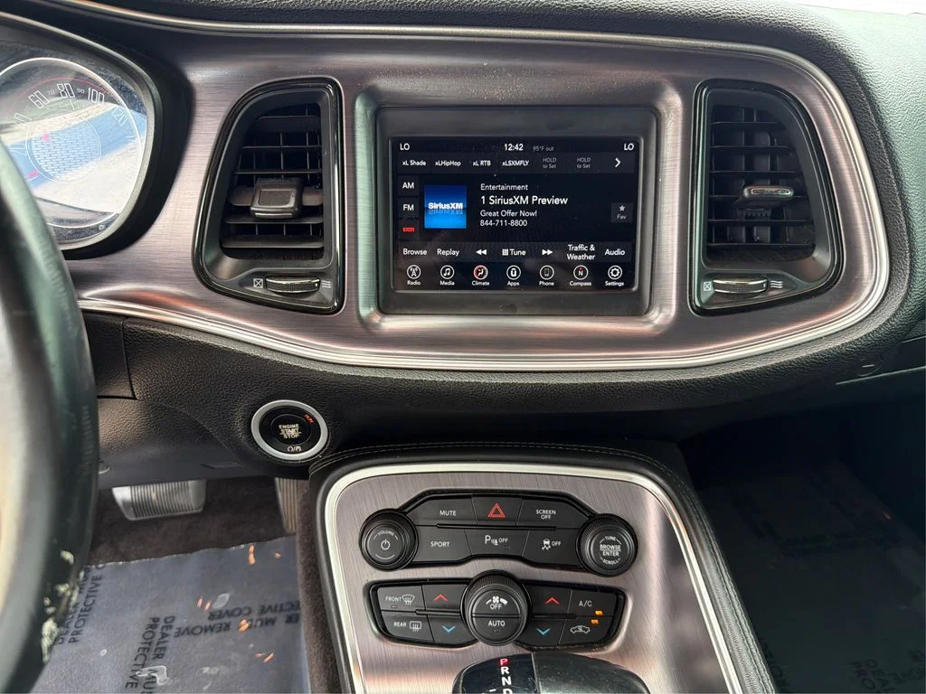 Used 2018 Pitch Black Clearcoat Dodge SXT image 14
