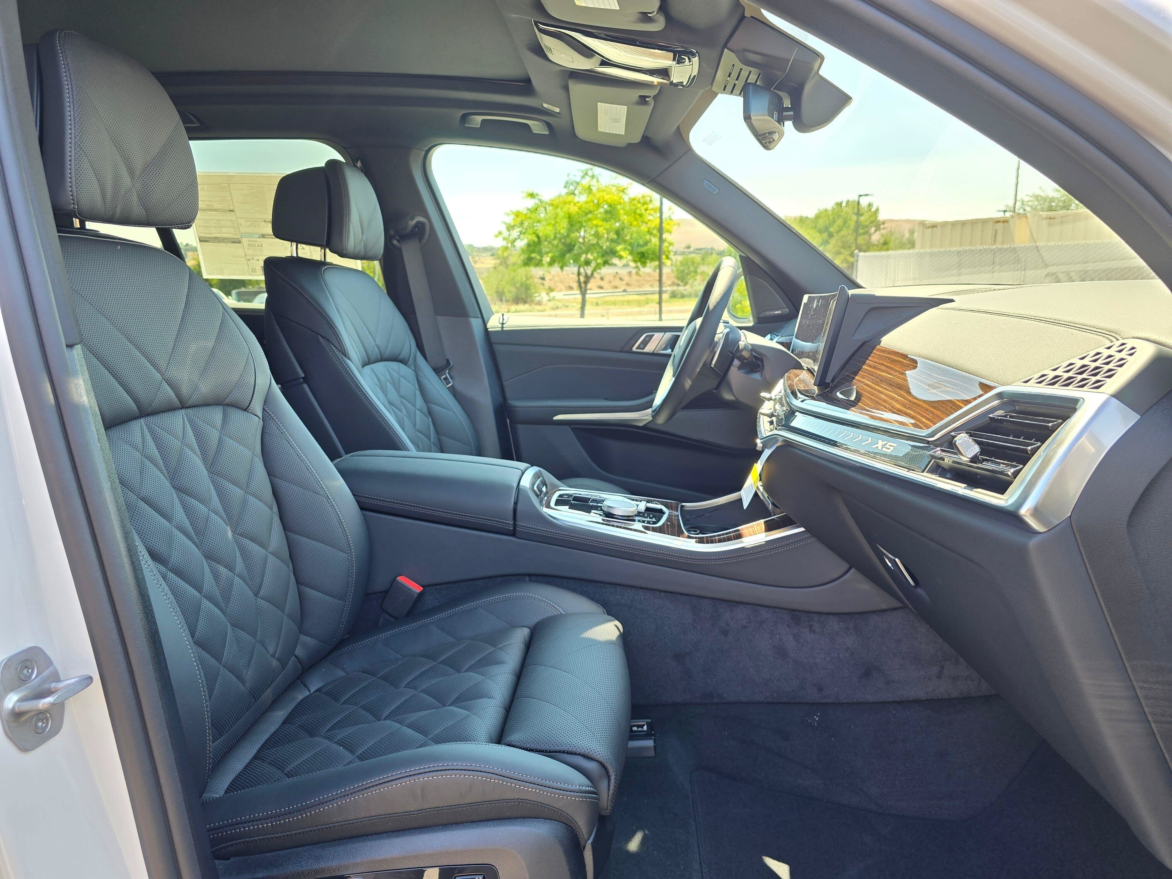 New 2026 Alpine White BMW xDrive40i image 14