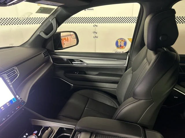 New 2026 High Gloss Black Exterior Paint Jeep Grand Wagoneer image 37