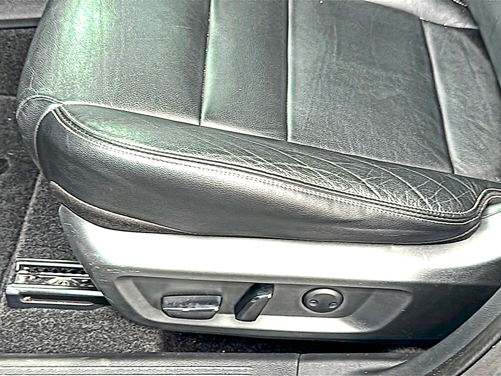 Used 2021 Gun Metallic Nissan SL FWD image 15