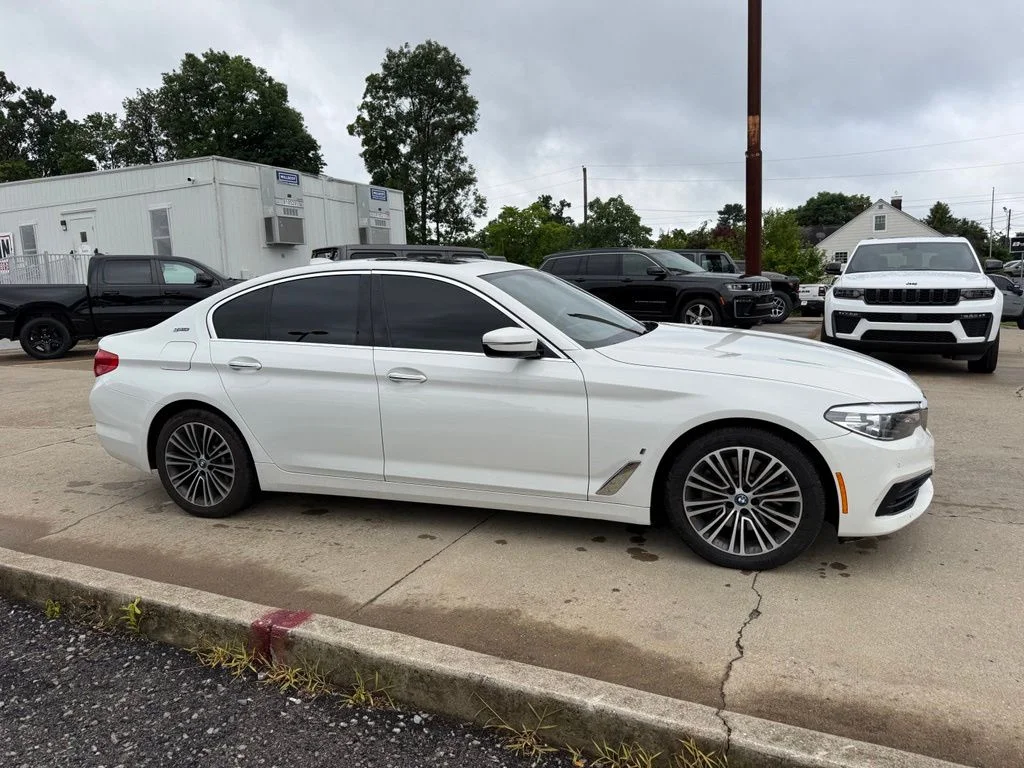 Used 2018 White BMW 530e iPerformance image 5