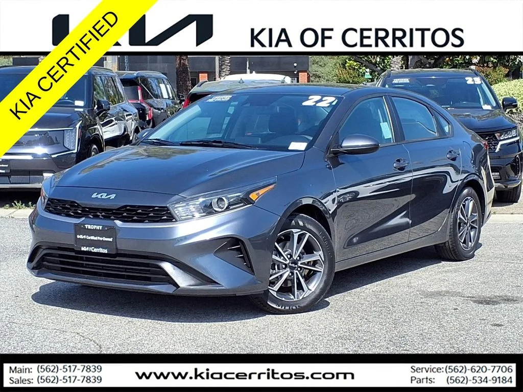 2022 Kia Forte LXS AT's photo