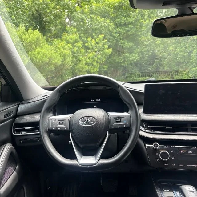 Used 2022 Red INFINITI LUXE image 22