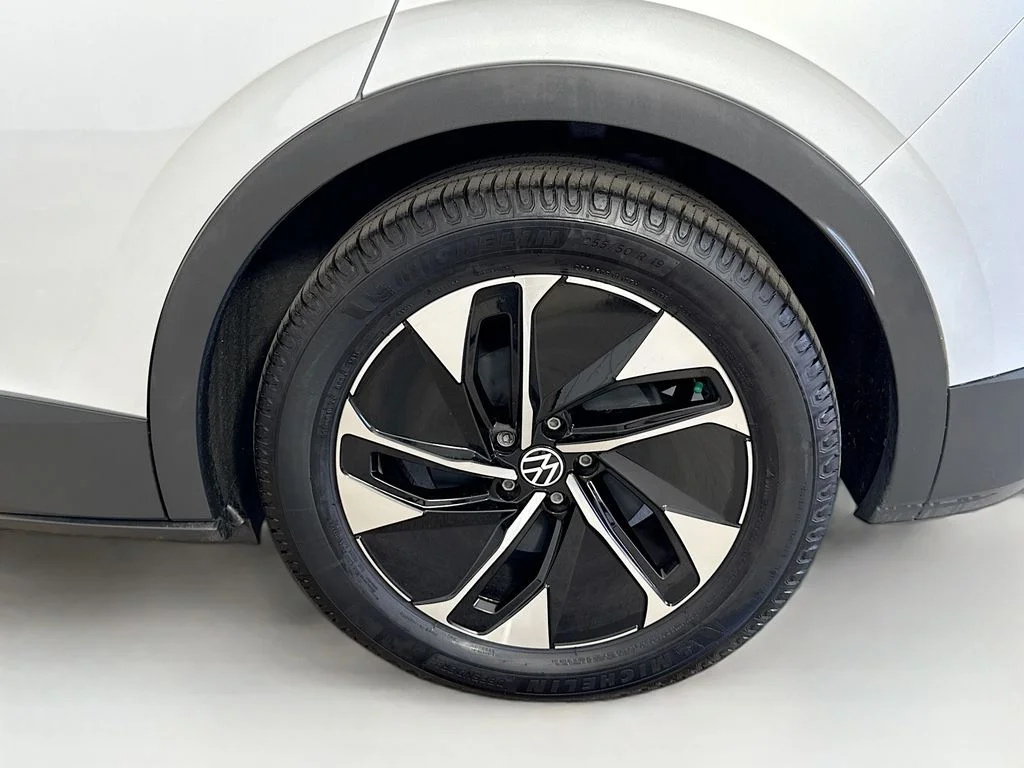 Used 2021 Silver Volkswagen Pro S image 31