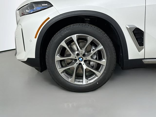 Used 2026 White Metallic BMW xDrive40i image 32