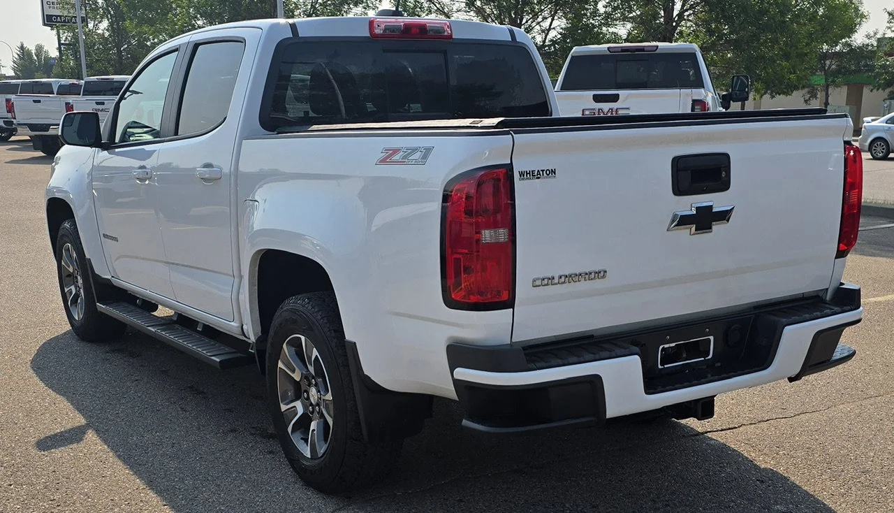 Used 2016 White Chevrolet 4WD Z71 Crew Cab image 3