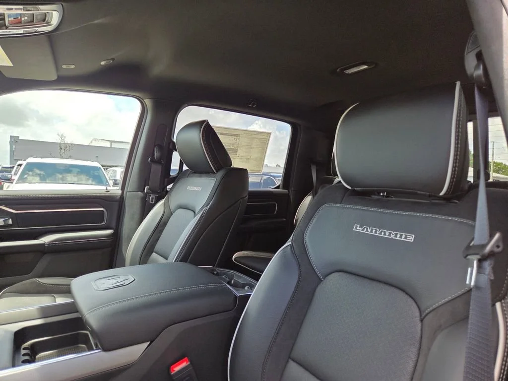 New 2026 Diamond Black Crystal Pearl-Coat Exterior Paint RAM Laramie image 25
