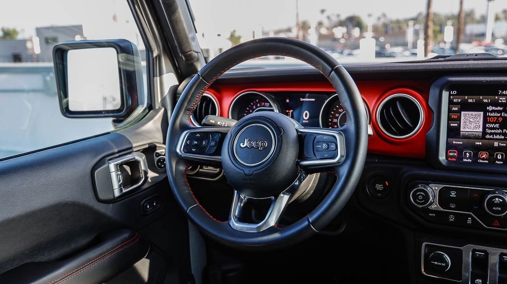 Used 2018 Billet Silver Metallic Jeep Rubicon image 18