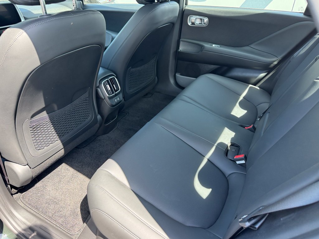 Used 2023 Green Hyundai Limited image 5