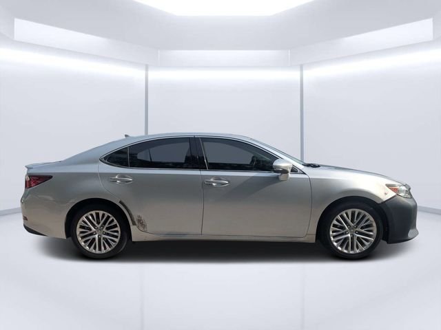 Used 2014  Lexus 350 image 2