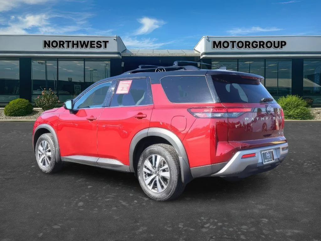 2025 Nissan Pathfinder SL - Photo 5