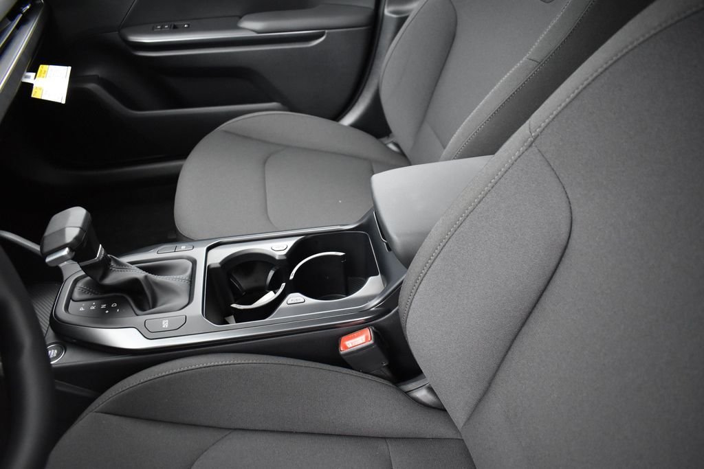 New 2026 Snow White Pearl Kia LXS image 10