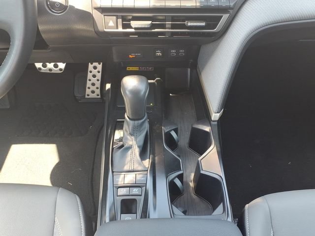 Used 2025  Toyota SE image 15