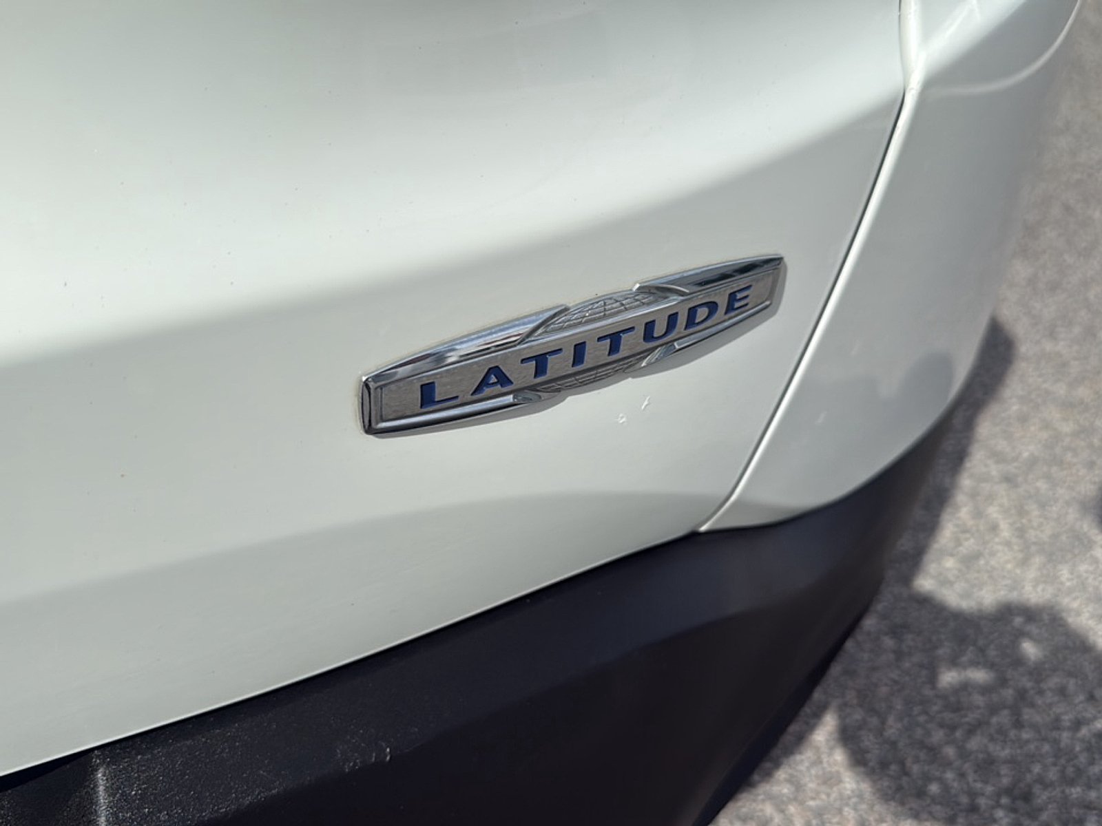 Certified Used 2020 Alpine White Clearcoat Jeep Latitude 4x4 image 7