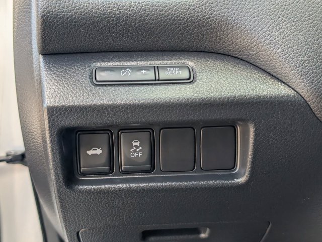 Used 2017 Silver Nissan 2.5 SV image 15