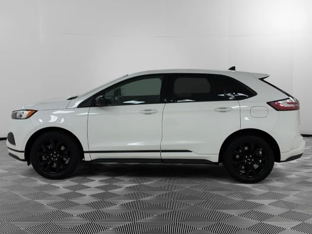 Certified Used 2022 White Ford SE image 2