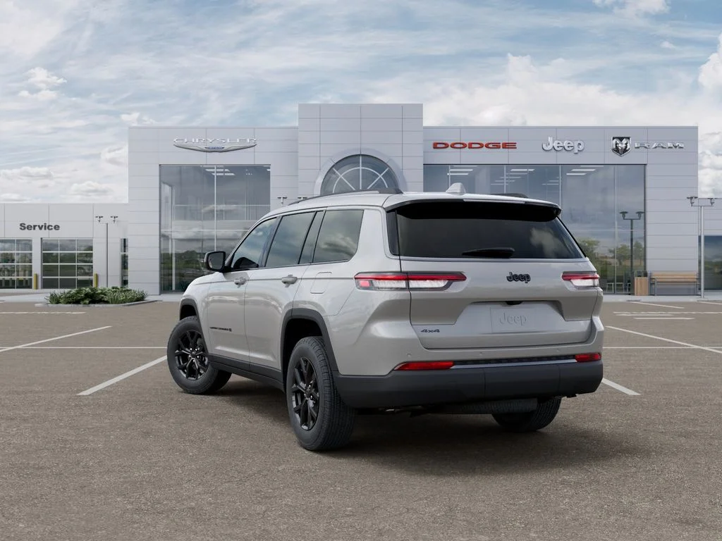 New 2026 Silver Zynith Exterior Paint Jeep Altitude image 3