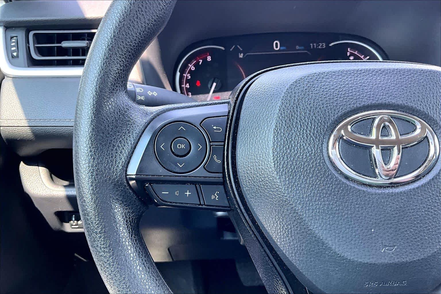 Used 2025 Ice Cap Toyota XLE image 21