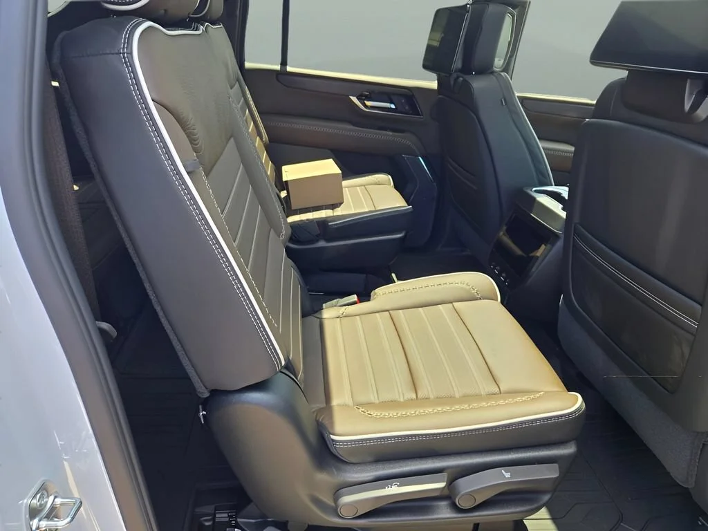 2026 GMC Yukon XL Denali Ultimate - Photo 11