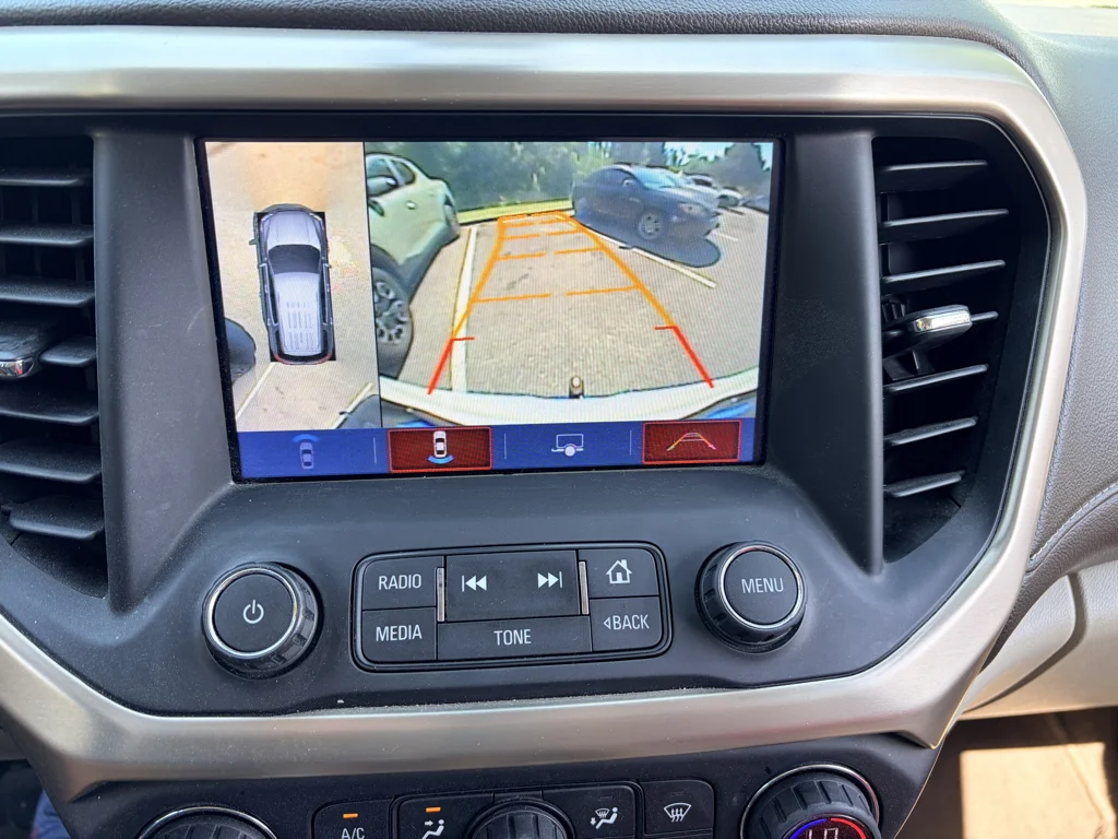 Used 2017 White Frost Tricoat GMC Denali image 28