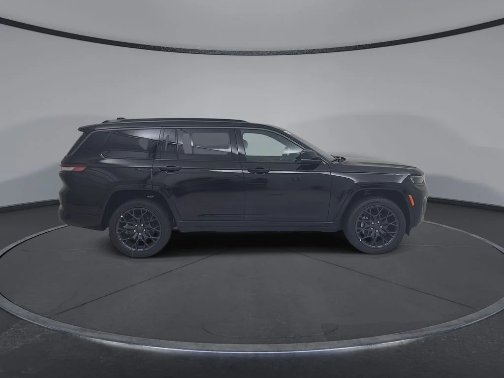 New 2026 Diamond Black Crystal Pearl-Coat Exterior Paint Jeep Summit image 17