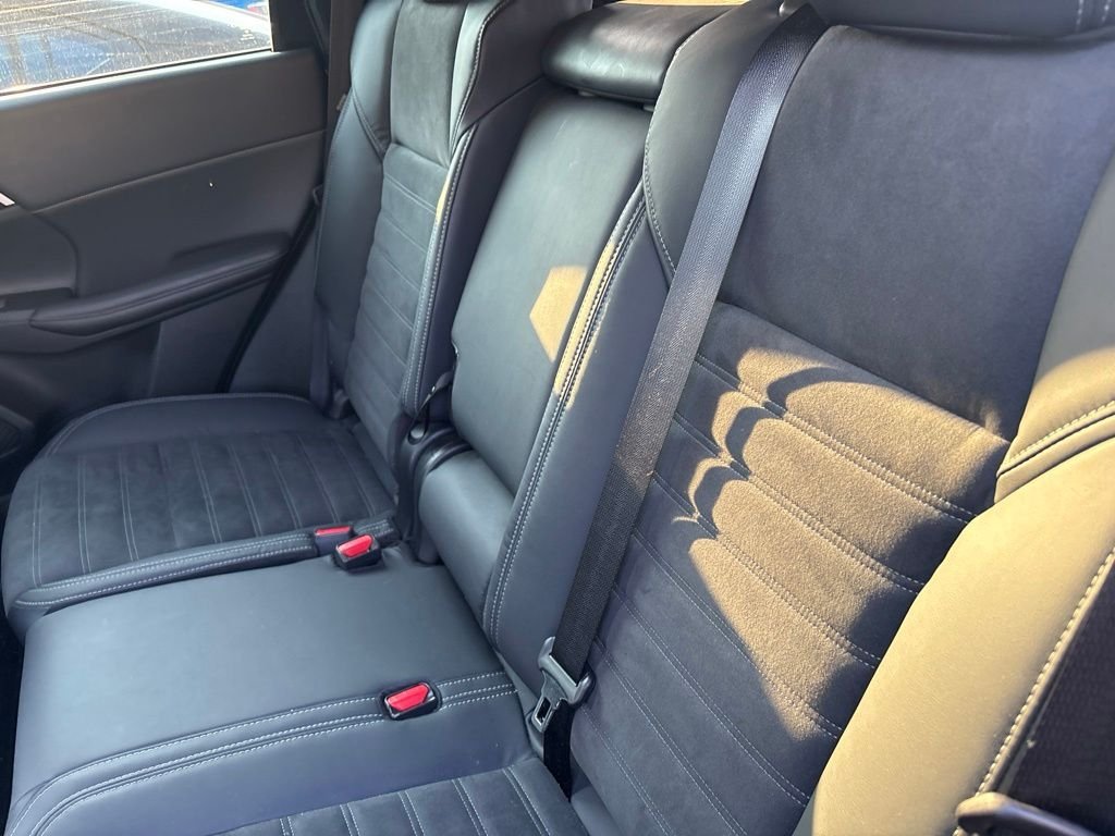 Used 2022 Silver Mitsubishi SE image 8