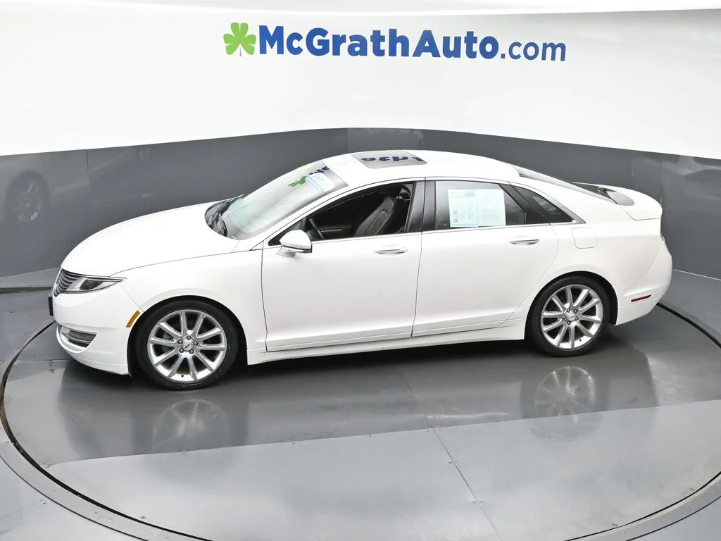 Used 2016 White Lincoln Base image 23