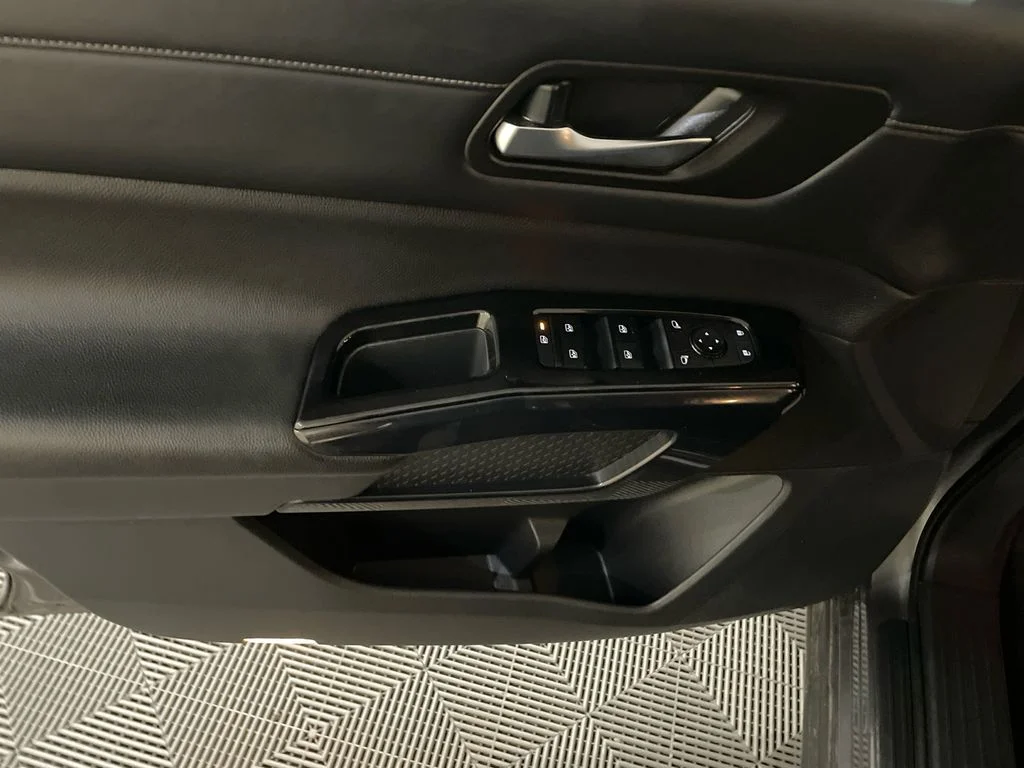 Used 2022 Gun Metallic Nissan SV image 12