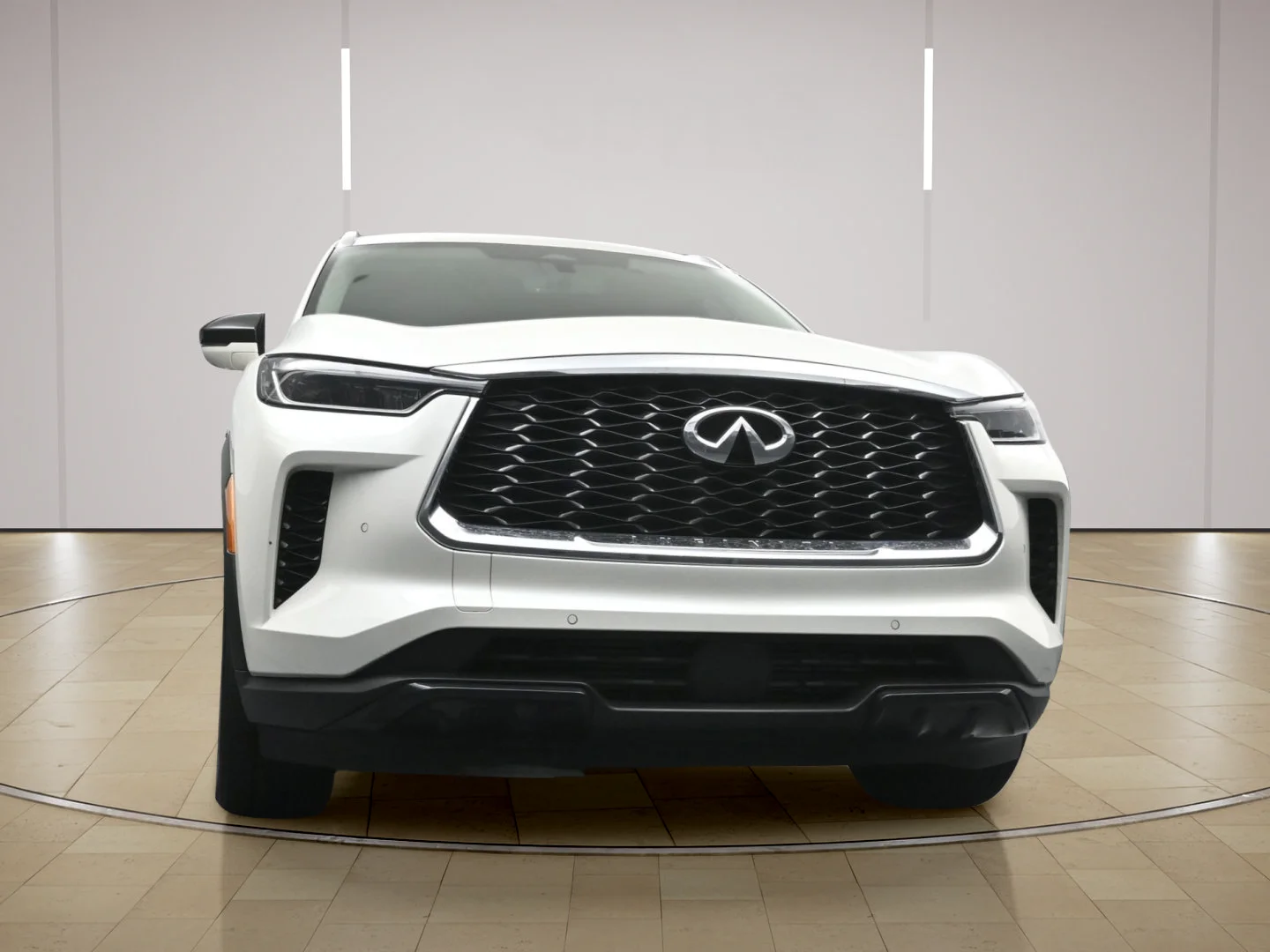 Certified Used 2025 Majestic White INFINITI LUXE image 25