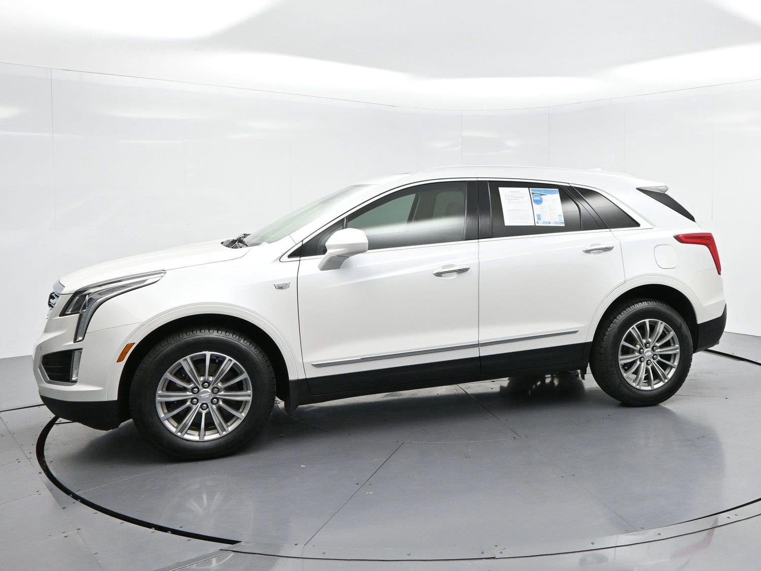 Used 2017 CRYSTAL WHITE TRICOAT Cadillac Luxury FWD image 4