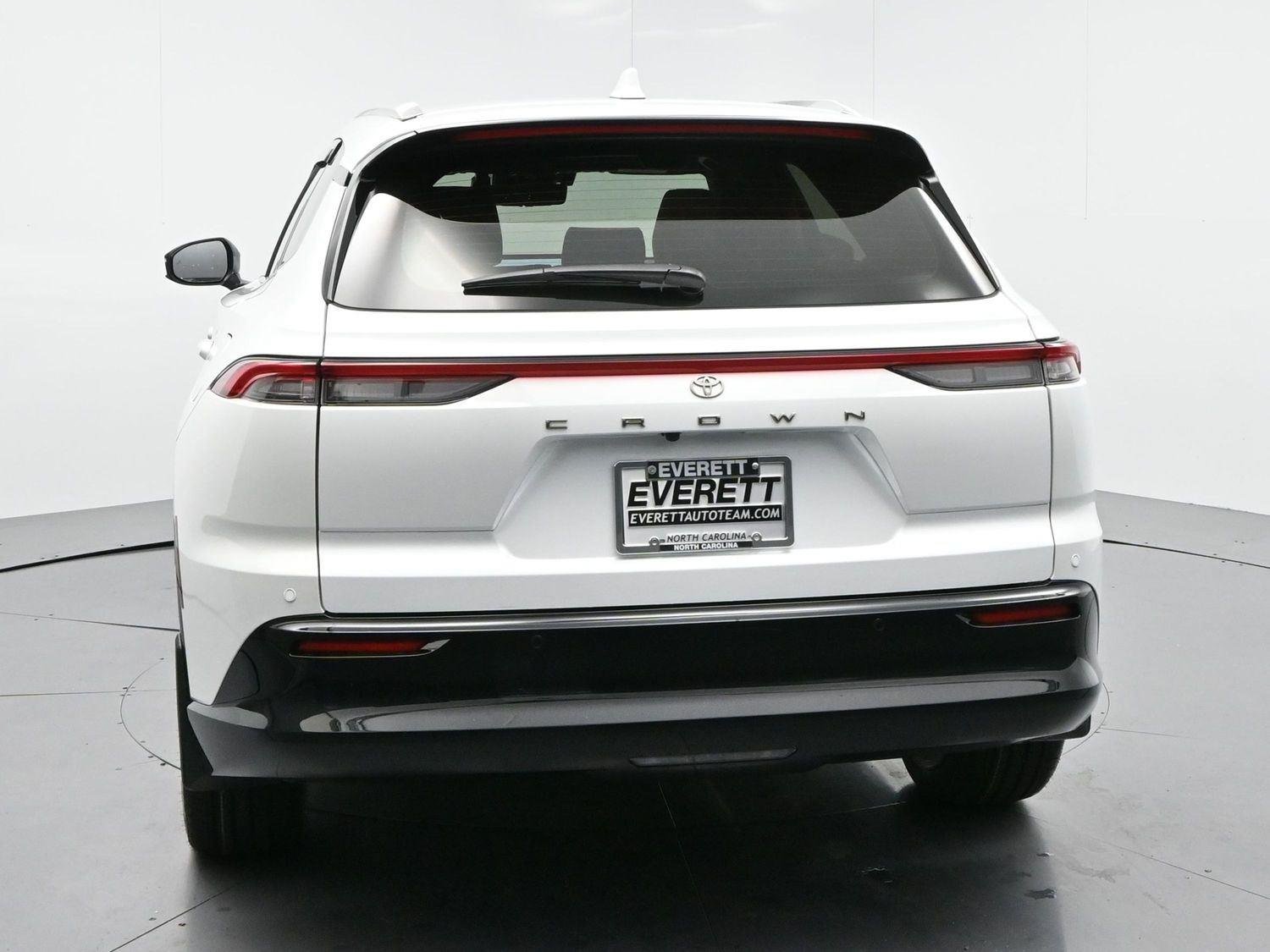 Used 2025  Toyota XLE image 6