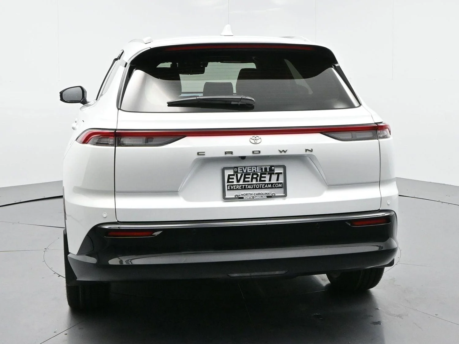 Used 2025  Toyota XLE image 6