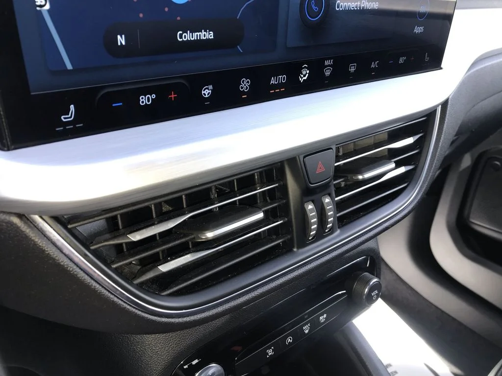 Used 2025  Ford Platinum image 19