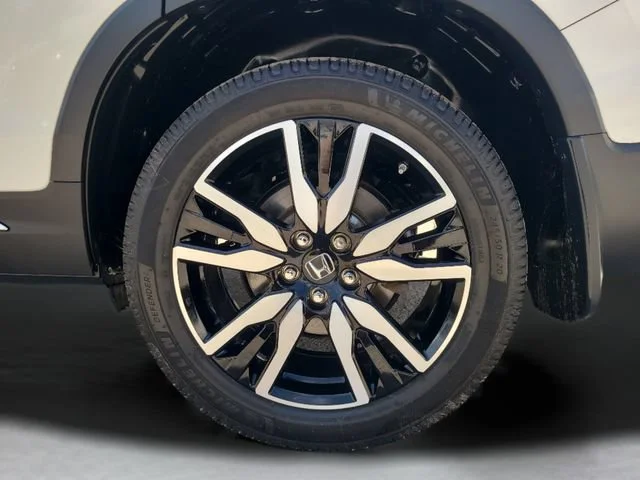 Used 2019 White Honda Touring 7-Passenger image 37