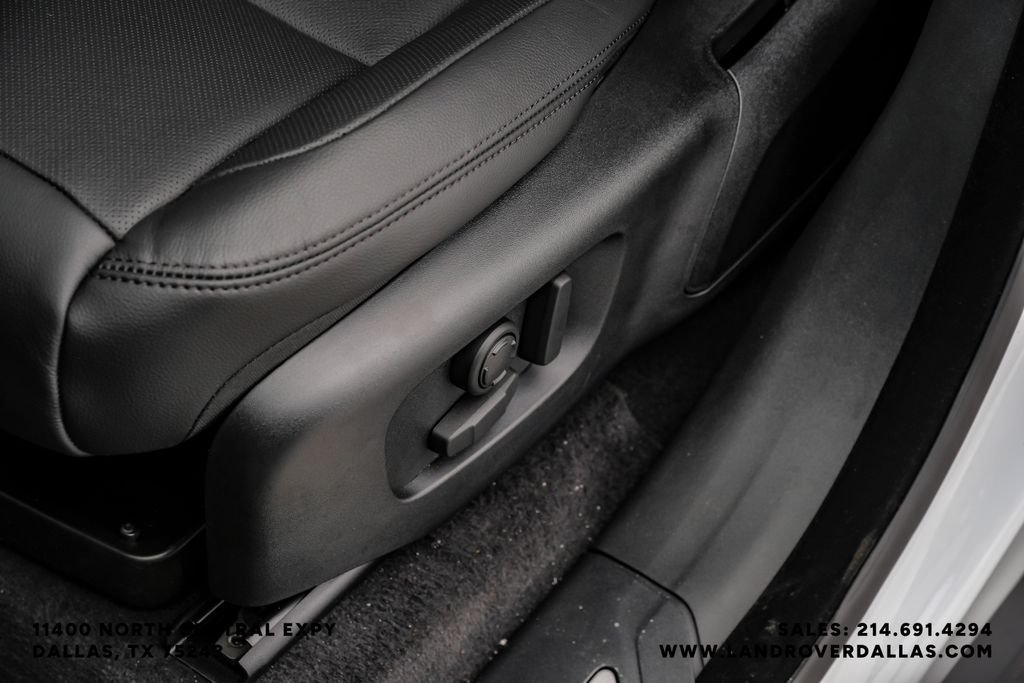 New 2026 Fuji White Land Rover Dynamic SE image 36