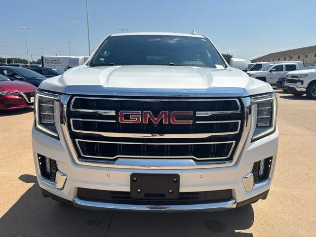 Used 2021 White Frost Tricoat GMC SLT image 8