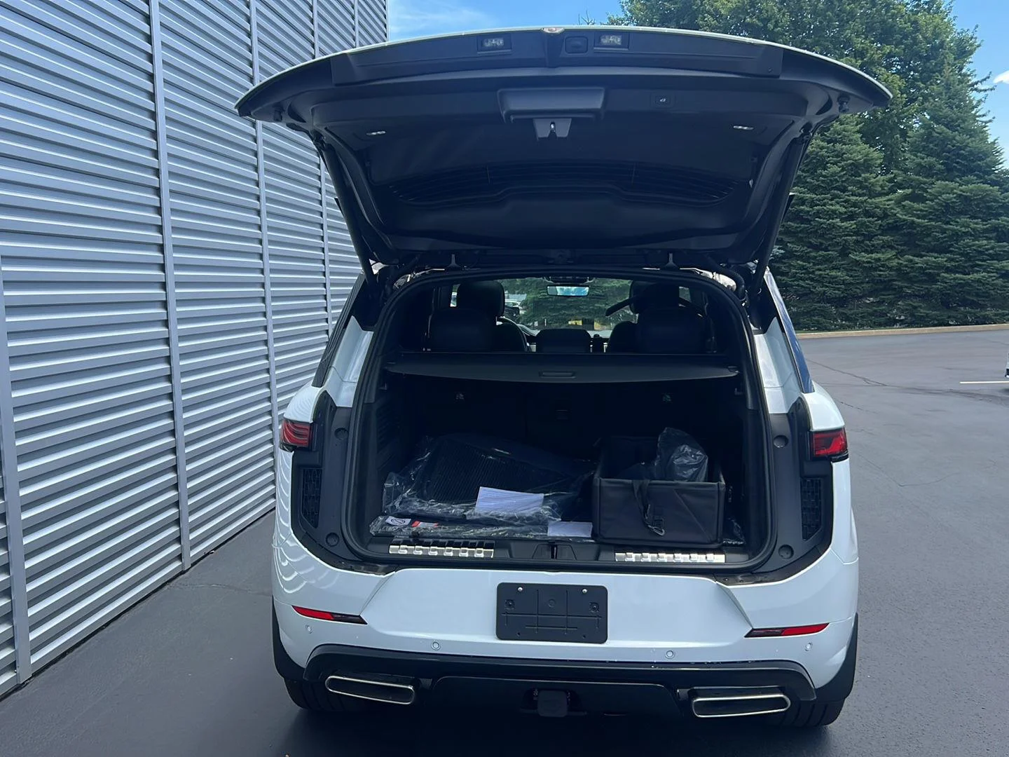 New 2026 Fuji White Land Rover Dynamic SE image 29