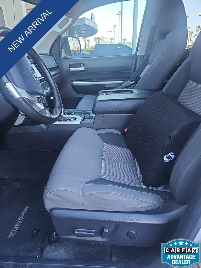 Used 2014 Super White Toyota SR5 image 18