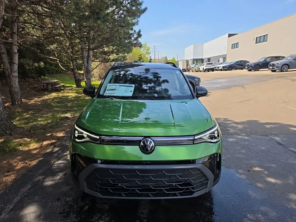 New 2026 Bright Moss Green Metallic/Deep Black Roof Volkswagen 1.5T SE Black image 5