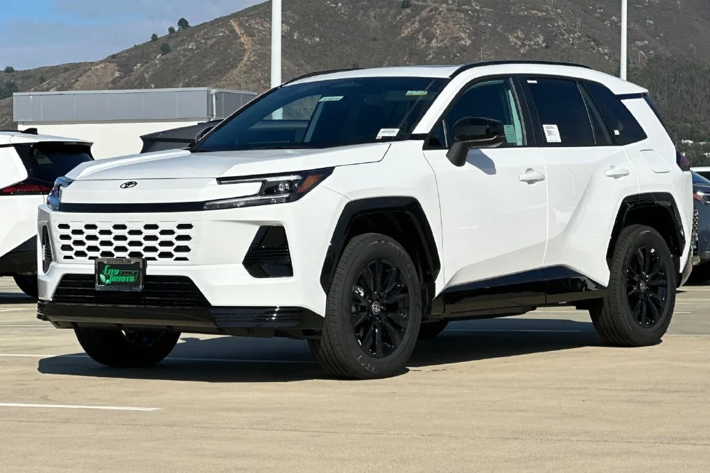New 2026 Ice Cap Toyota  SE image 8