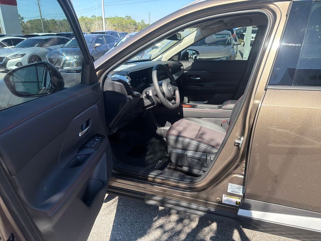 New 2026 Nissan Kicks SR 4D Sport Utility