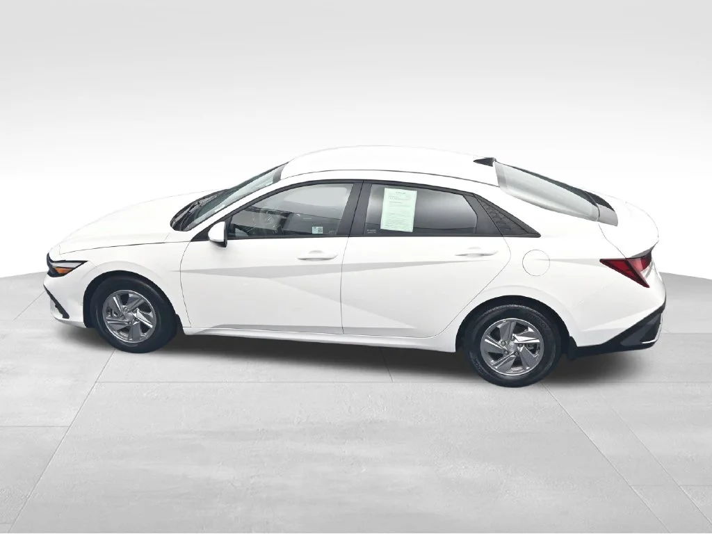 Used 2024 White Hyundai SE image 34