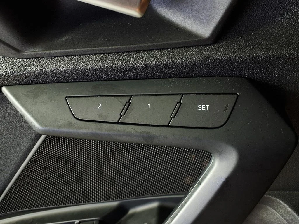 Used 2024  Audi 40 Premium image 19