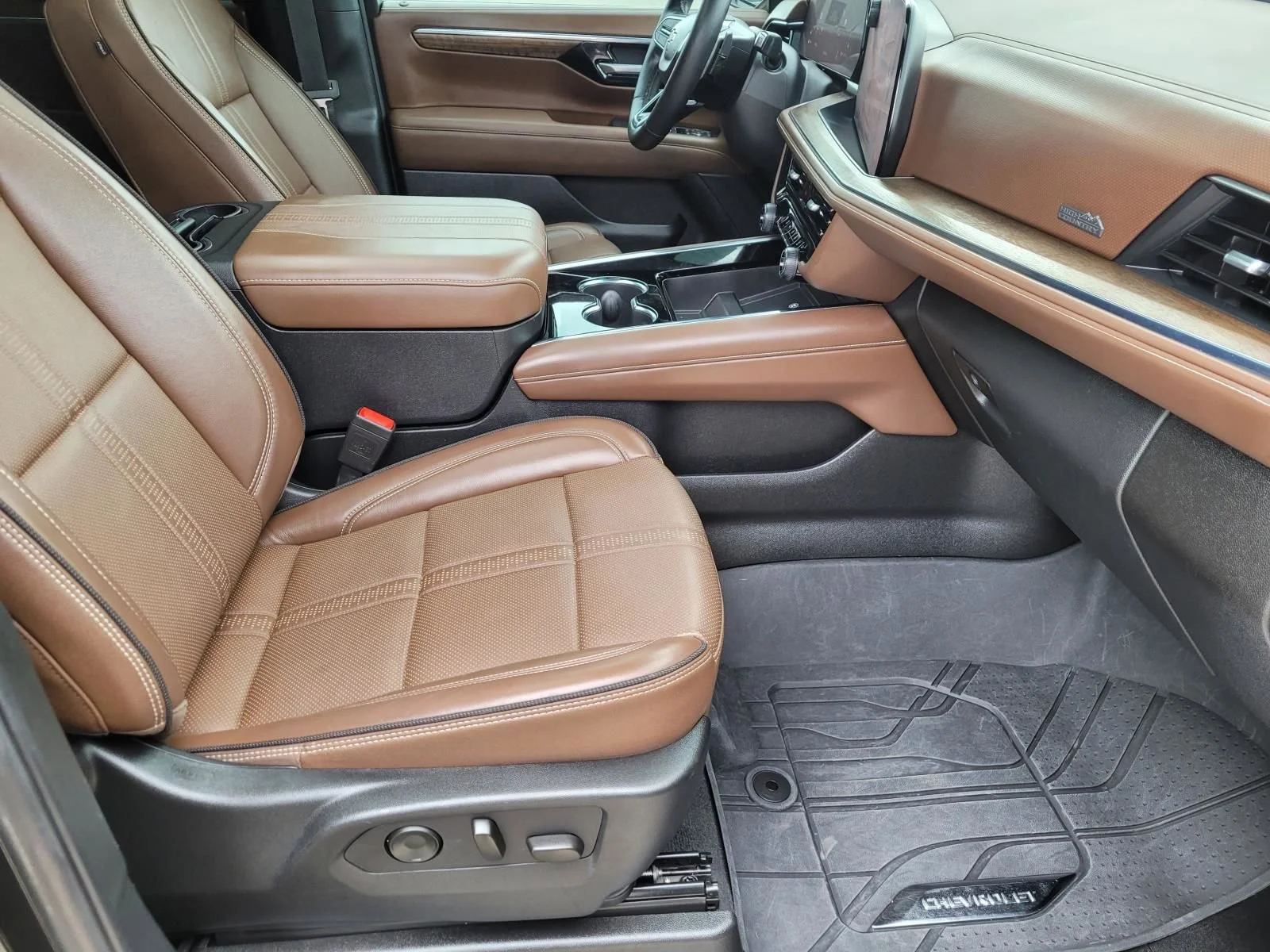 Used 2025 Black Chevrolet High Country image 12