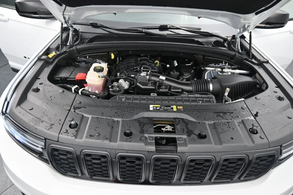 Used 2024 White Jeep Altitude image 19