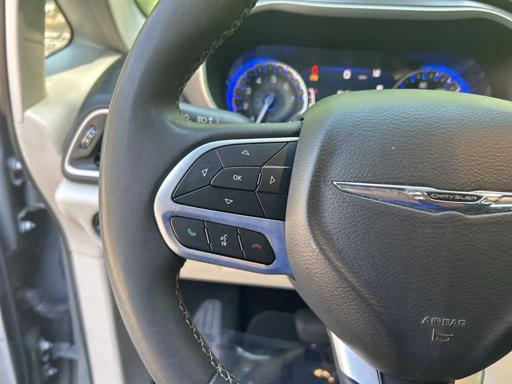 Used 2022 White Chrysler Touring L image 22