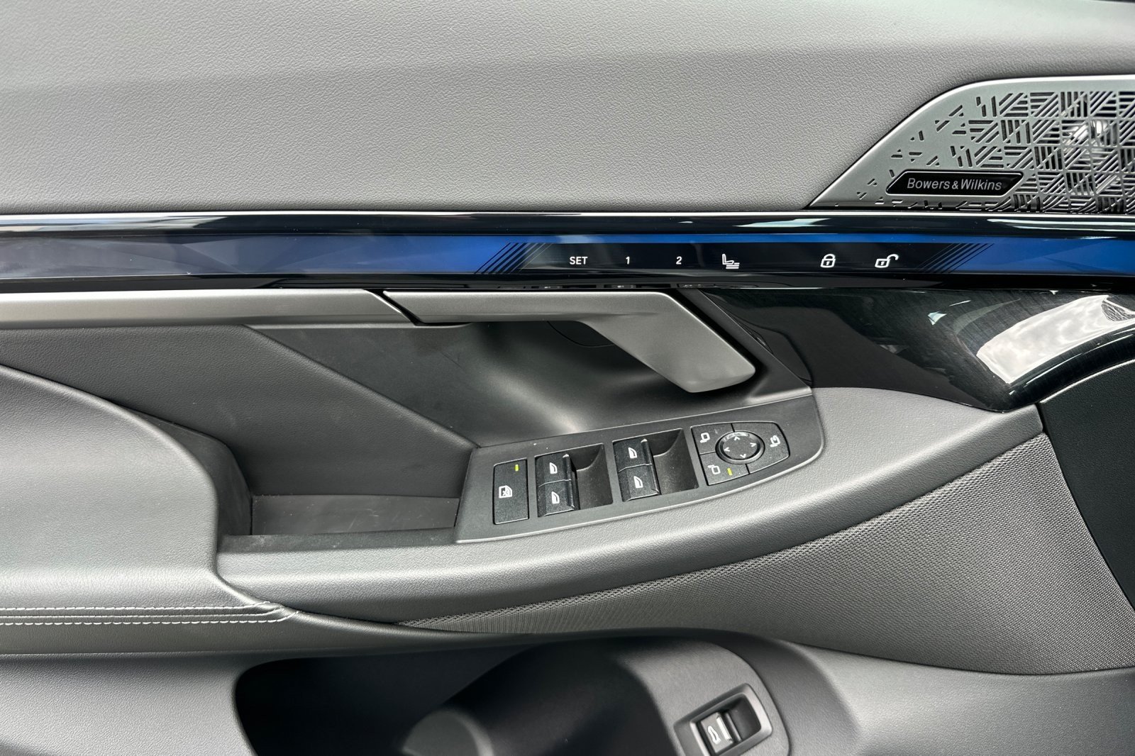 Used 2025 Brooklyn Grey Metallic BMW M60 image 10