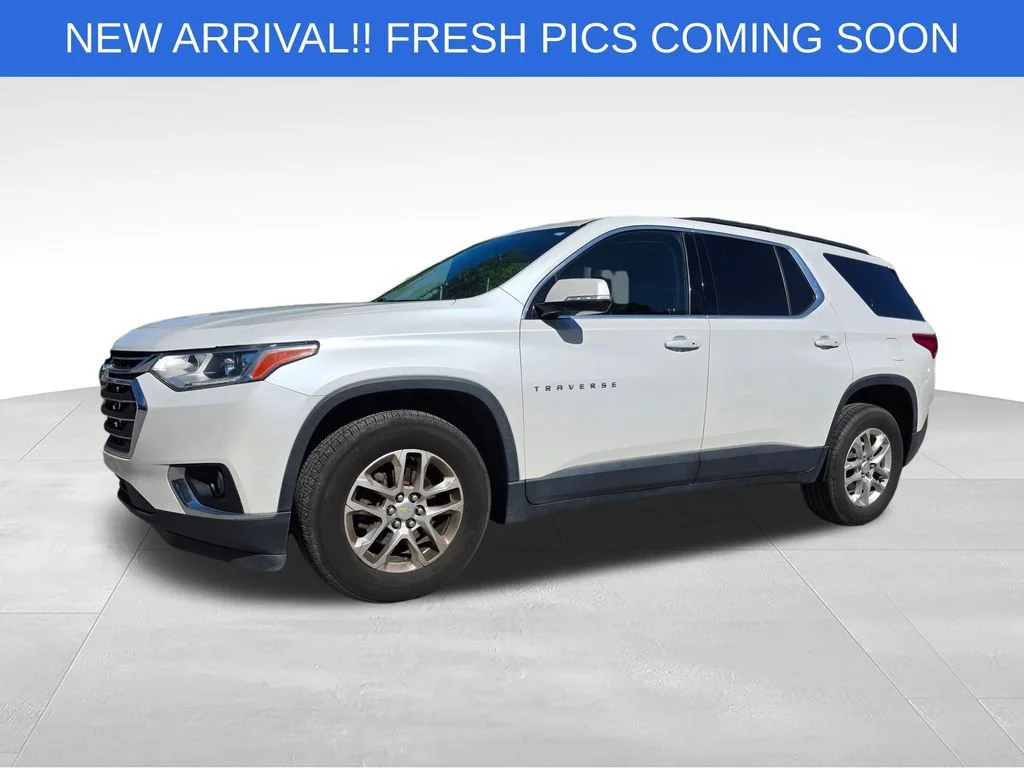 Used 2019 IRIDESCENT PEARL TRICOAT Chevrolet LT Cloth image 2