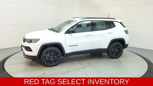 New 2026 Bright White Clear-Coat Exterior Paint Jeep Latitude image 6